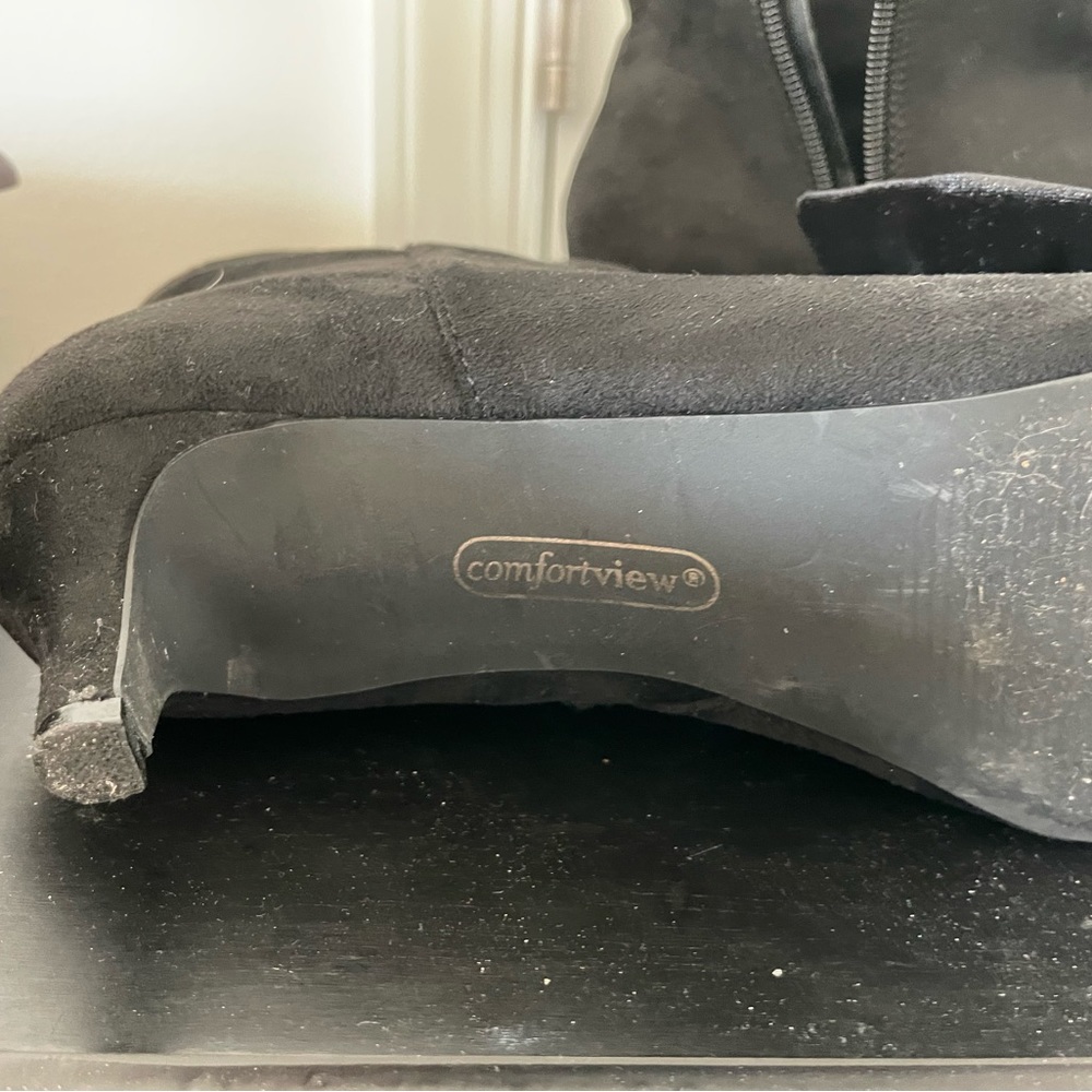 Bow Tie booties. Worn once. Very comfortable 9 1/2 W
